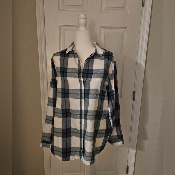 JACHS Girlfriend Tops - Jachs girlfriend New York long sleeve soft plaid flannel shirt